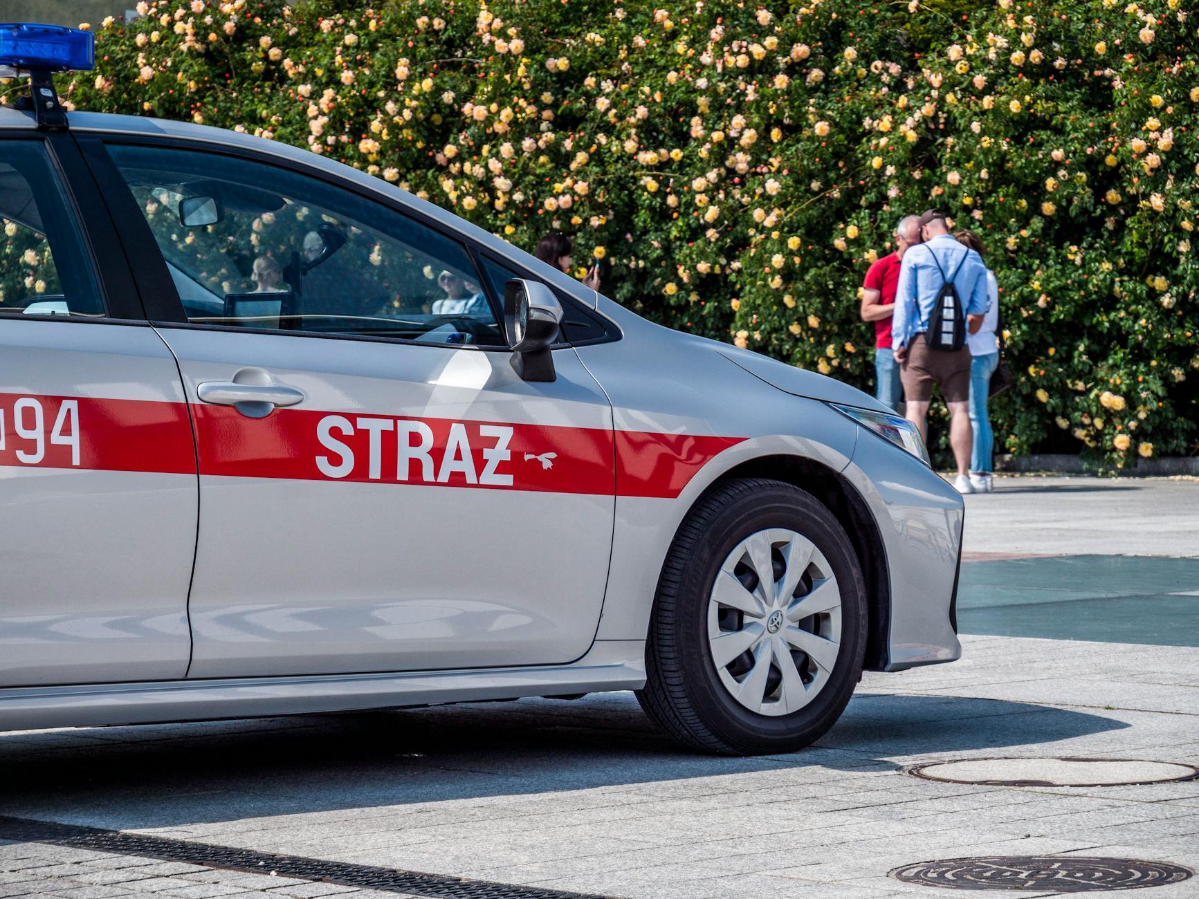 Panorama miasta Raciąż z widocznym kościołem parafialnym i zabudowaniami miejskimi.